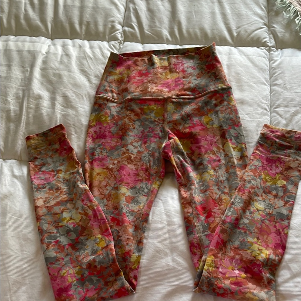 Lululemon Pink and Orange Floral Leggings with High Waist.Great shape.